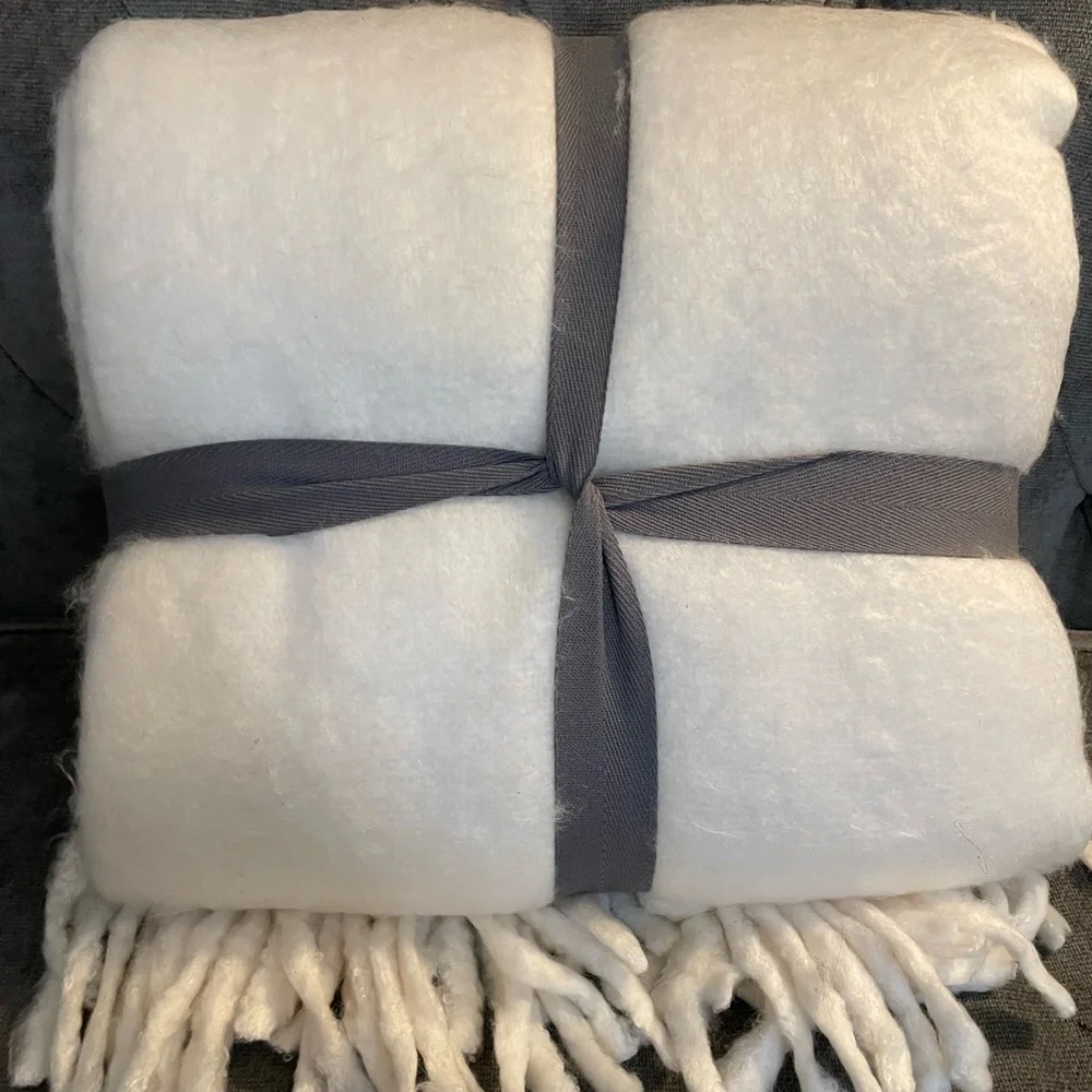 Brand New West Elm Cozy Texture Metallic Border Cream and Silver Throw Blanket